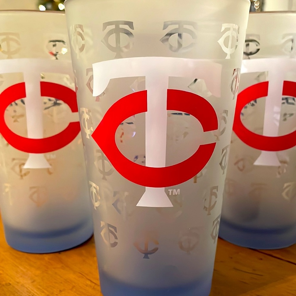 Set of 4 Minnesota Twins Bud Light Frosted Pint Glasses